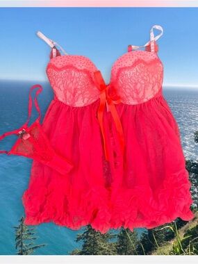 Vintage Victoria’s Secret 2 piece lingerie set Hot Pink lace babydoll with Thong